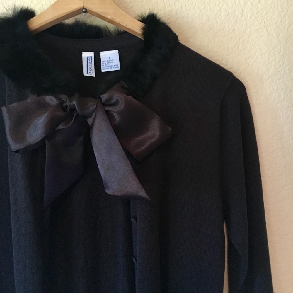 Black cardigan with satin bow and fur collar Small
